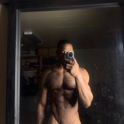 daddy_maxwell01's profile picture. I,m available for hookup.HMU(serious convos nly &)if you wanna get busted by my bbc • turn on notification for hot content