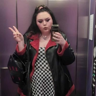 ✨She/Her✨ I stream on twitch sometimes and play MTG 🩷💜💙
