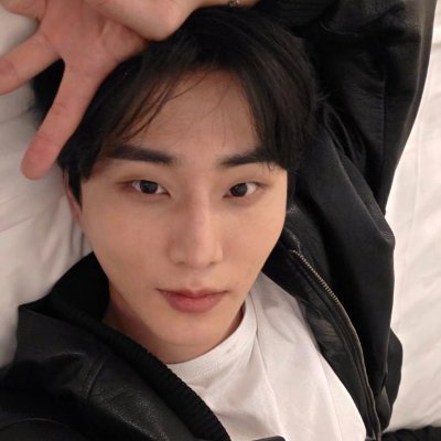 Roleplaying #anakBand —Kang Young Hyun, was born on December 19, 1993— In the midst of darkness, you brought the blooming light of a flower, @veunseyo.