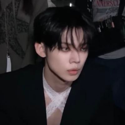 - ( ´ - ` ) zZ . . #리노. . . ?! #hueningkai ♡
🎧;@laufey @txt_bighit @ ataquemos
Luciana | 9teen. ☆