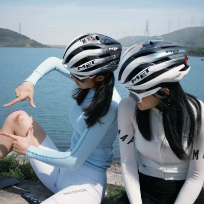 緑の小道を自転車で走り抜け、風の音を聴き、光の移ろいを感じる瞬間🚴♀️
ひと踏みひと踏みが自然との対話であり、どの旅も心の自由につながっています✨
もし同じようにサイクリングやスポーツを通じて人生を楽しむ方がいたら、ぜひ一緒にお話ししましょう😊