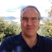 Cultura scientifica, tecnica, economica, universitaria; interdisciplinare.
M'informo/studio online, ascolto musica.
Qui non seguo amici, ma pagine che leggo.