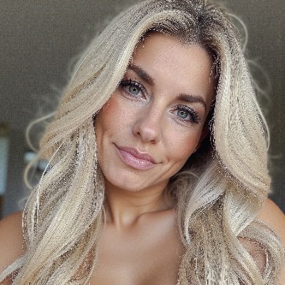 SabinaDainty's profile picture. 💕Hi sugar my name is Sabina
🇳🇱Dutch girl enjoying life
📷 AI enhanced real girl