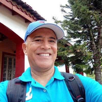 Periodista, comunicador de Cítricos Ceiba, persistente profesor de los sábados, cubano con raíces enamorado de mi Patria, de mi profesión y de mis hijos.