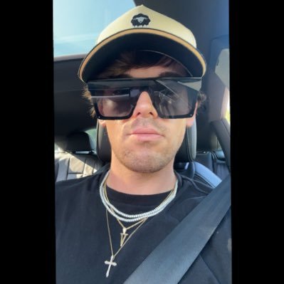 Father 🏆 TRW Champion 🌐 Architect of my own Reality 🏛️ Christian ✝️ Fitness 💪🏼 Cars 🏎️ Wealth 💰