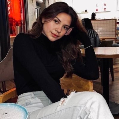 swee52767's profile picture. 