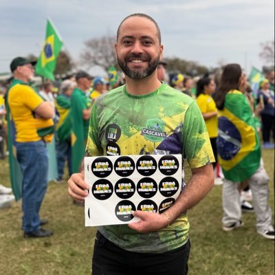 Desenvolvedor de Sistemas por Formação e Professor Universitário por Vocação!
Papai da Maria, Sophia e Izabela