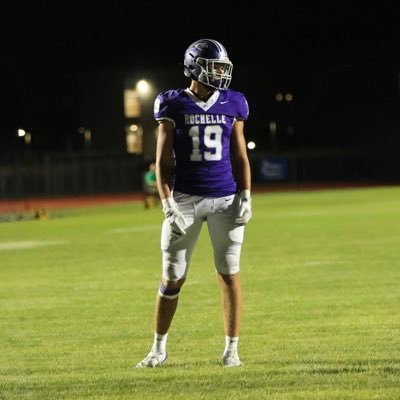 2027 Rochelle Township High School/6’7, 220/6’9 Wingspan/🏈TE-WR,DE/🏀SF,PF/4.08 GPA/email: warren.schweitz23@gmail.com / Big 3 17u UA Rise/ 815-901-8569