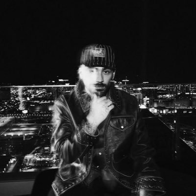 teresagzav's profile picture. 24 años | Piscis ♓ | slytherin 💚🖤 | salgo en el ig de Louis y AOTV 💙 e IG de Niall 🧡 | @zaynmalik mi hombre 🩶