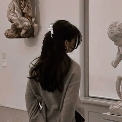 ? 🥛. . ♡ sometimes I imagine the two of us sitting on a stool, eating and laughing a lot and this is the moment I never forgot. ♥︎