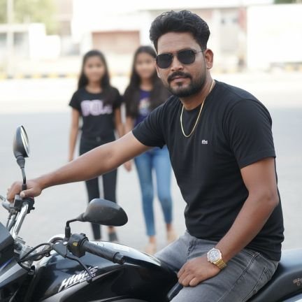 Meg2738Prakash's profile picture. 