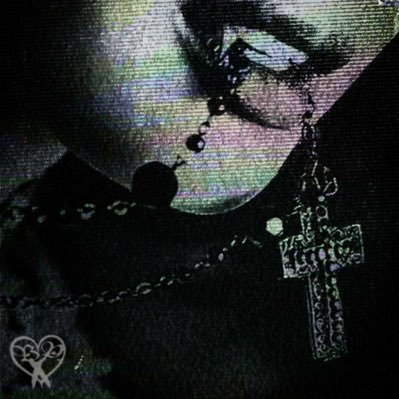 v_4mpir_e's profile picture. 18 || they/them || vampire