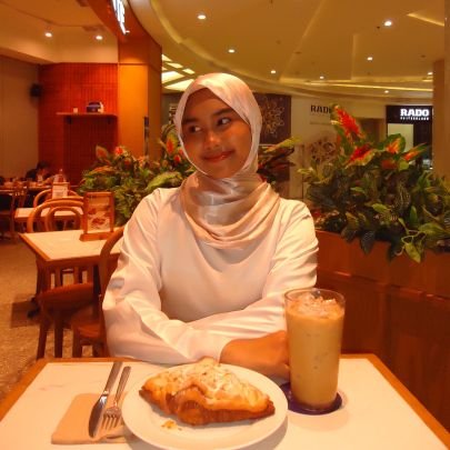 sie/ihr — hello im ghelsea! last year of shs, soon to be a pharmstud 🔬🥼💊 study, write, n digital diaries 🧣🎻