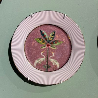 Nouschka_nosta's profile picture. 24, nostalgic, an adult stuck in teenage behavior.