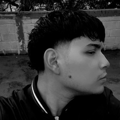 𝕾𝖐𝖞’𝖘 𝖙𝖍𝖊 𝖑𝖎𝖒𝖎𝖙. 🦇
