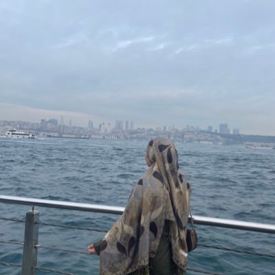 yzzfeyza's profile picture. bint jeff muslim bezos