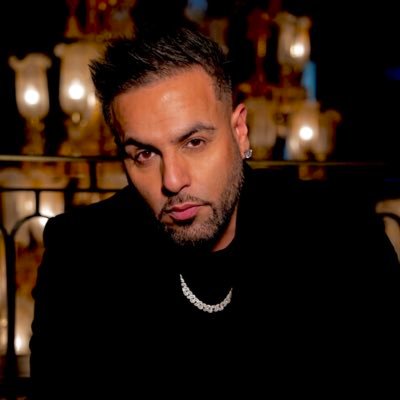 Punjabi Vocalist, Artist & Entertainer.
Bookings / Enq :
+44 7983 773 666 / info@hdhami.com