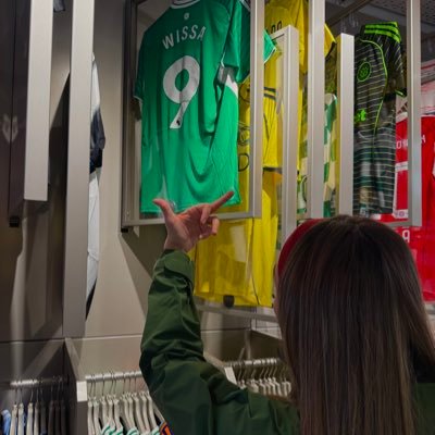 baz2trappy's profile picture. i was coincidentally born to support two red + white teams🤠