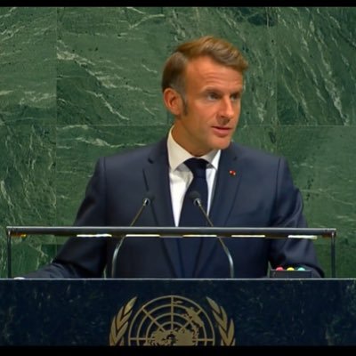 très peu savent réfléchir mais tous veulent avoir une opinion.