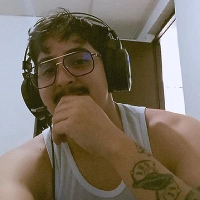 y entonces? vas a llorar? uhhhh se enchicho va llorar, tiene el ojo aguado.