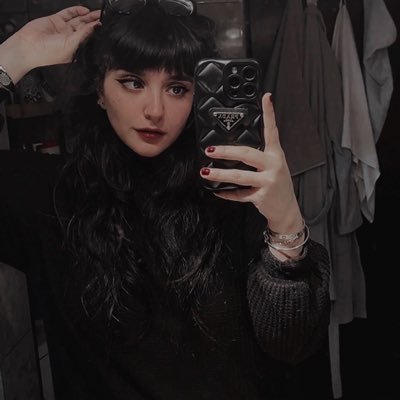 « Incondicional e irrevocablemente enamorada de @_sharingay_ » 🖤🥀