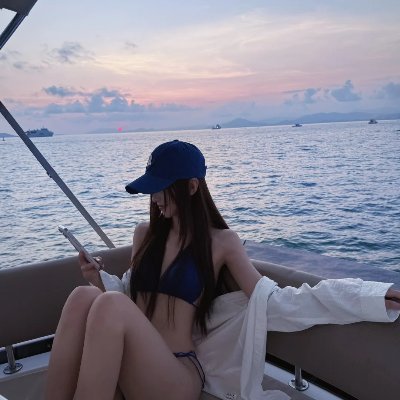 auPeaOGbpoSeg9l's profile picture. Behind every well-thought-out decision is a blend of wisdom and beauty.
I am a poem waiting for you to read.