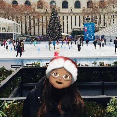 LadyChristmasIs's profile picture. Arte. Literatura. Tenis. Italia y Grecia. Perros. Repostería. Humor. Viajes.  Esta chica ama la Navidad.