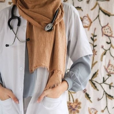 بفخرٍ وشغف، كرّستُ حياتي لاستكشاف جسم الإنسان وخدمة الصحة العامة من خلال مجال الطب🩺