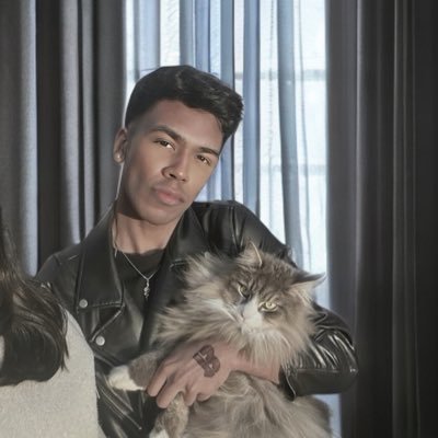 YaanZib's profile picture. ~" Everything you lose is a step you take