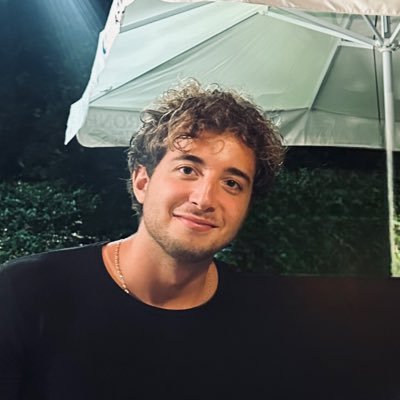 fus96613's profile picture. 