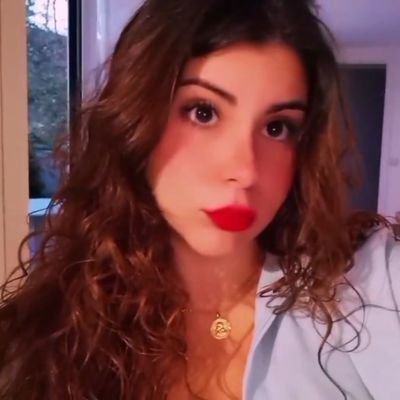🫐meow meow🇷🇪🇵🇹
UK bilingue🌌
live by the sea🎏&literary translator in the making🫖
automne rêverie amour✴️
❤️Ange&Alex🍀 latte
North-East, France 🇫🇷