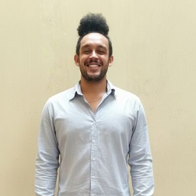Pesquisador, produtor, roteirista e criador de conteúdo de moda.
Bonito de rosto, biscoiteiro mas muito pouco interessante.
fu.wooody@gmail.com