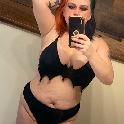 xglittertits's profile picture. Gorgeous gothicc Goddess here, waiting for my good boy to kneel and bow to worship Goddess🖤 $25 tribute before talking $FeistyGlitters🖤