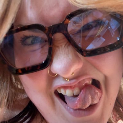 sleepybunbee's profile picture. 🔞some nsfw art!! 21 discord→ sleepybun#8561 oooo you wanna look at my art so baaaad