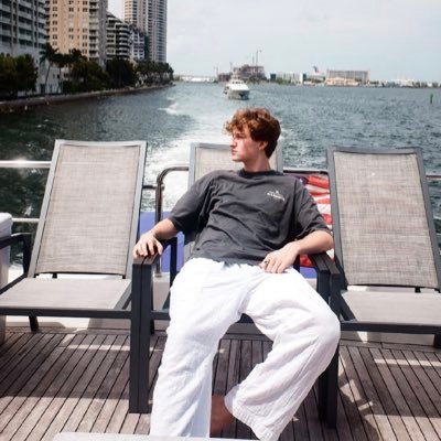 Rizoosnips's profile picture. 