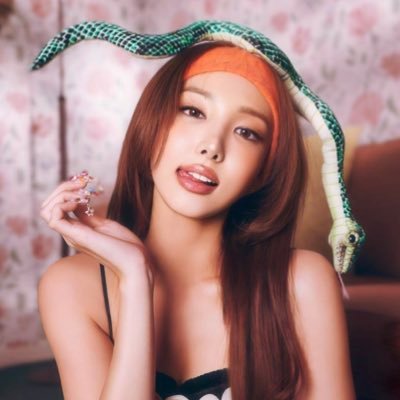 ༊*·˚ likes: zendaya, sabrina, billie eilish, twice, bey, ari, njz, megan, katseye, jk, tyla, stayc, monaleo, latto, flo | follow my sims acct: @editorialdolls