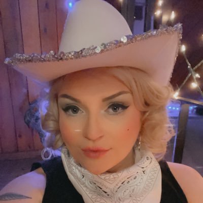 tikibriefcase's profile picture. historian & burlesque babe in upstate ny. tattooed mother of dogs, lover of las vegas, & lazy witch. she/her.