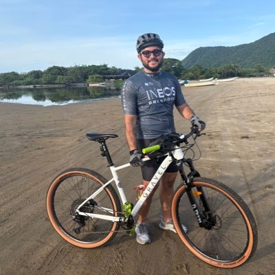 Papá de 3, esposo, Gryffindor, Pokemon de agua, Gamer de los de antes, Internista de los que no internan, pesca, ciclismo, gym,cocina, finanzas, nutrición…