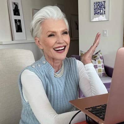 Author of A Woman Makes A Plan, now in 32 languages 2 100+ countries 📖 Doctor of Dietetic 👩🎓 Supermodel ☺️💃 ItsGreatToBe77 Manager: anna@mayemusk.com