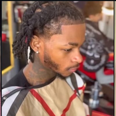 prettyboijey's profile picture. 