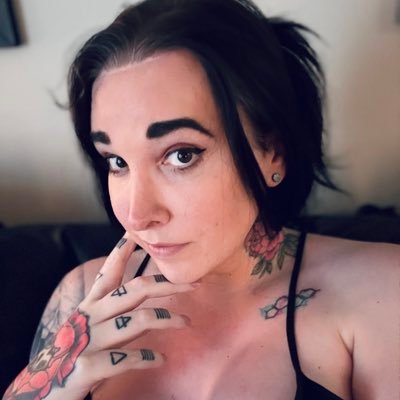 30+ • Goth Mommy • 🏳️⚧️ Trans • Lesbian • Leftist • Biker Girl • 2003 GSX-R 600 • Game Dev - 13+ years - ex Riot/Blizzard/Obsidian