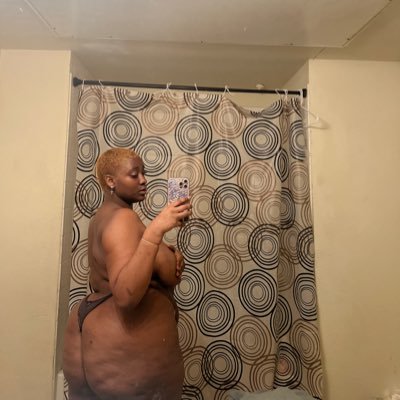 yo favorite bbw🤭 I’m definitely here for all the bs too so don’t think shii sweet🙂↔️ bisexual 🌈