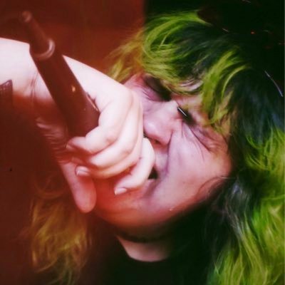AuroseMusic's profile picture. 💥 HYPERPOP RIOTS & ALT-RAP AMMO EAT THE RICH 💥 (arm transfemmes 🔫🏳️‍⚧️) | STREAM ‘HOT/MIC’ NOW! ❤️‍🔥🎤