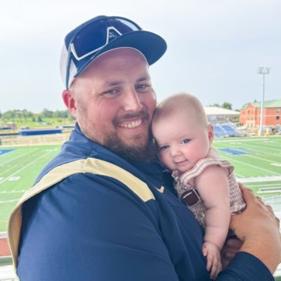 Believer, Husband, Father • Trine University Co-Offensive Coordinator • Offensive Line Coach • God-Family-Football • #ThunderHogs ⚡️⚡️⚡️ #MC73
