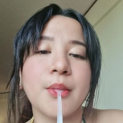 molie_cules's profile picture. ambisyosang frog 🐸✨