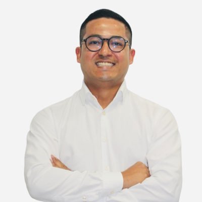 Abogado, trabajador humanitario y defensor de los derechos humanos. Mi lema y filosofía de vida: “En todo amar y servir”.