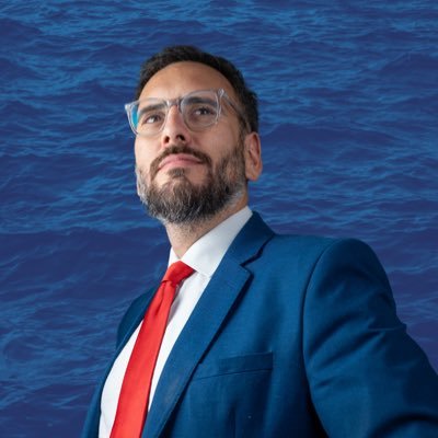 Viñamarino de Everton. Senador por la Región de Valparaíso y candidato a Diputado por el Distrito 7. Master y doctor (c) en derecho público @SorbonneParis1
