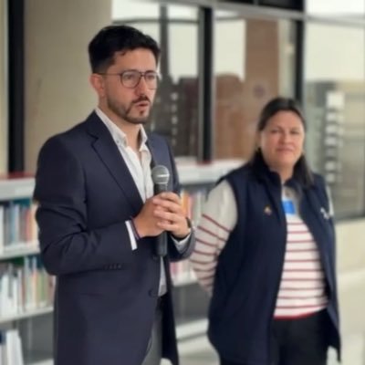 Lic. C.Sociales @UDistrital | Especialista en Políticas Públicas y Magister(c) en Gob. Urbano @UNALOficial | Director de Educación en @Educacionbogota | 🚵 Bici