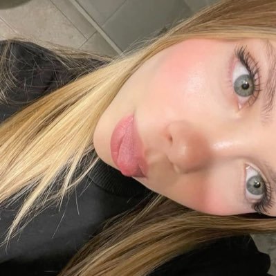 laranight03's profile picture. 