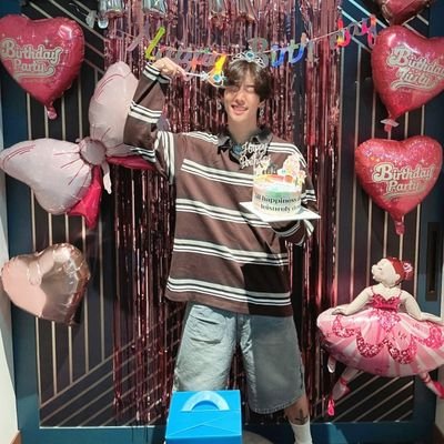 kunlukB's profile picture. ติ่งไปเรื่อย แต่รักGOT7ทั้งใจ
แอคสำรองไว้ เทรนให้GOT7 ขายของ/หาของ/หาบัตรคอน/หาแลก #ReviewbyB